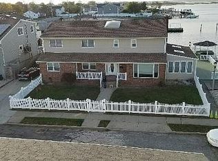 184 Suffolk Rd, Island Park, NY 11558