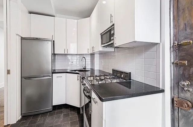 350 E 54th St #5F — Photo 9