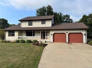 1712 Peppermill Rd, Lapeer, MI 48446