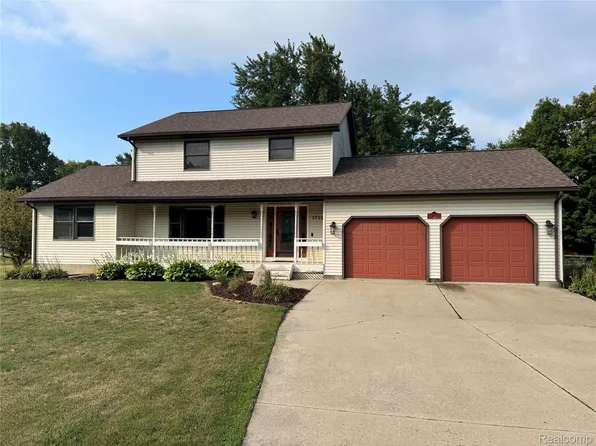1712 Peppermill Rd, Lapeer, MI 48446