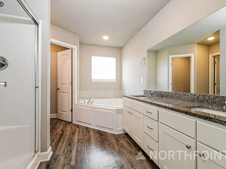 102 SW Rose St — Photo 11