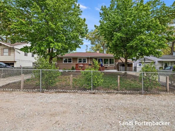 3454 Hiawatha Dr, Muskegon, MI 49441