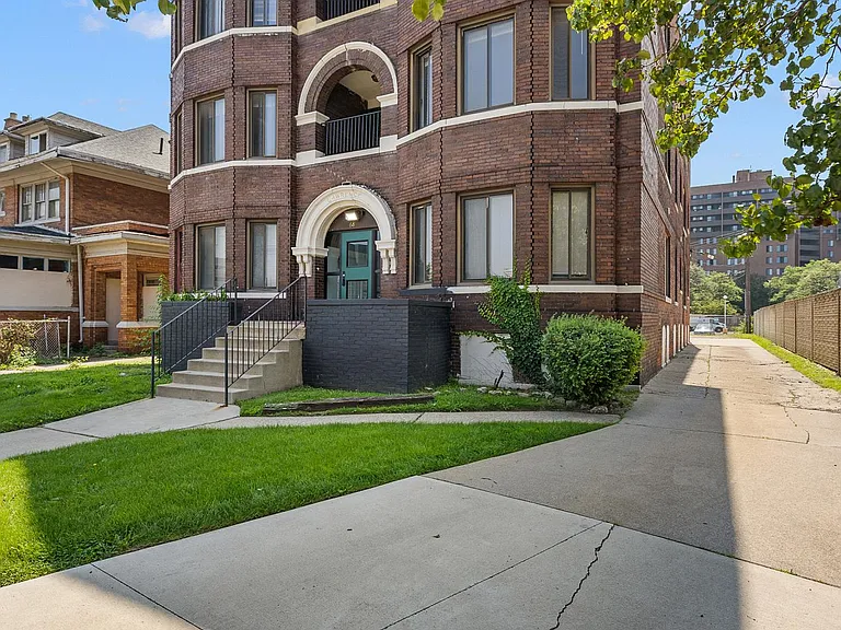 68 E Willis St #7 — Photo 4