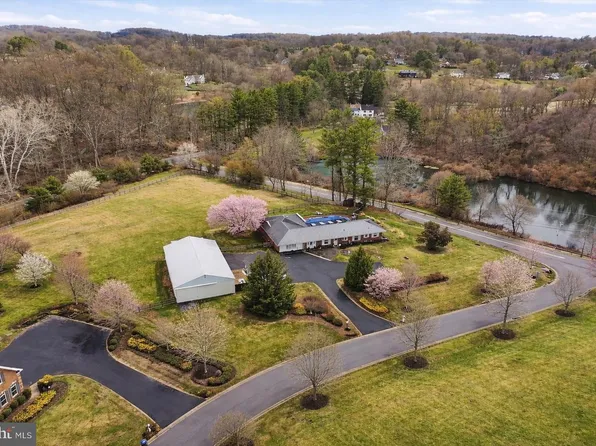 875 Locust Grove Rd, West Chester, PA 19382