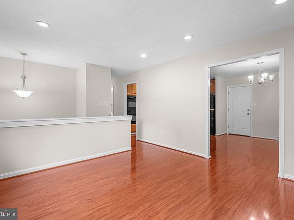 5th image of 4808 Parkmont Ln