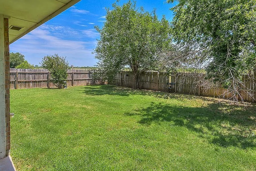 3 bed, 1609 sqft, $1,795 — Photo 2