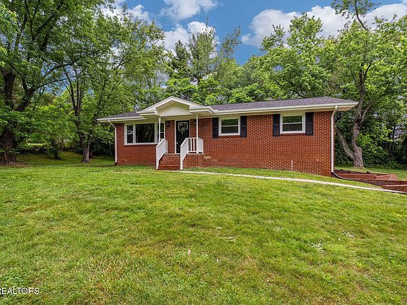 2nd image of 630 Briar Patch Ln
