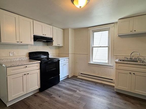 5th image of 306 E Kline Ave