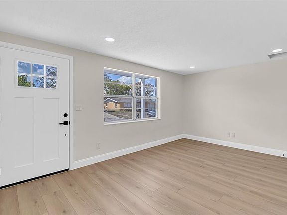 3rd image of 4652 Kennedy Dr