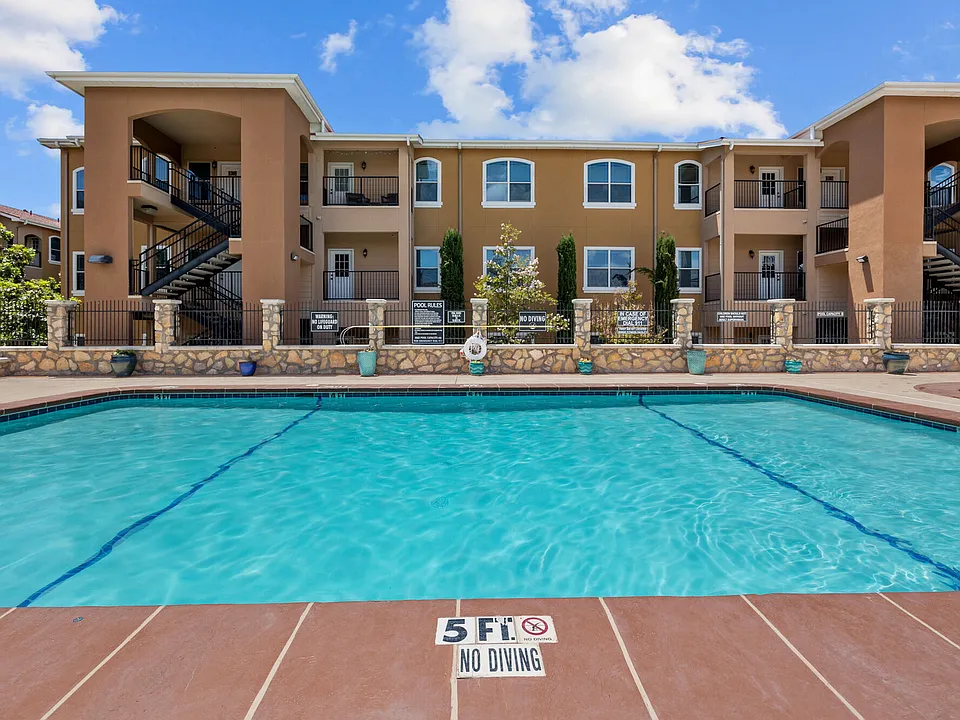 Las Torres Apartments