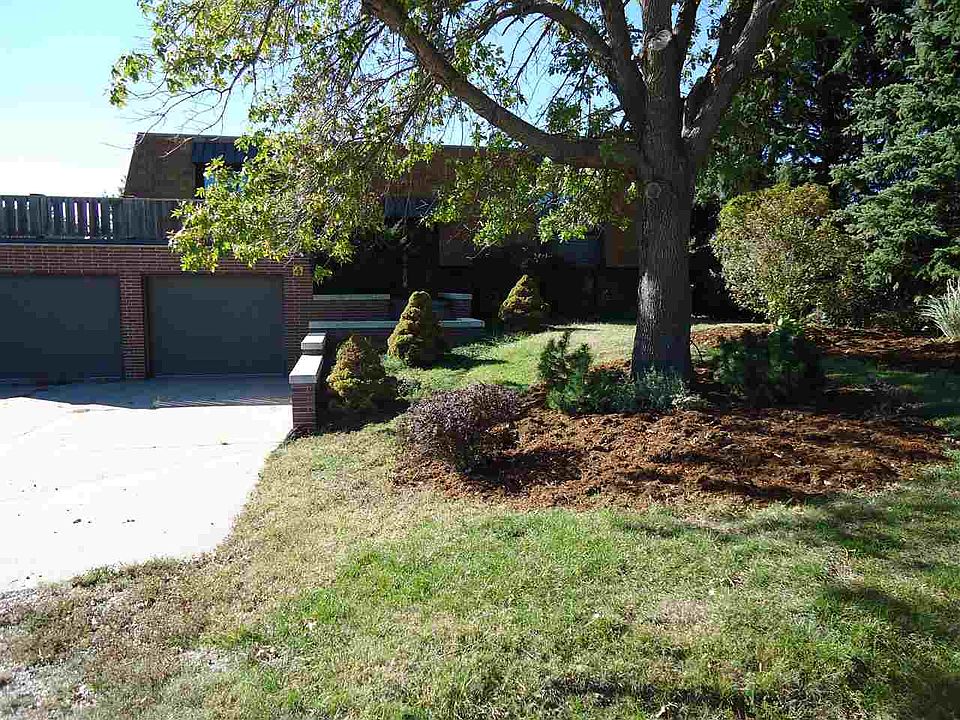 1st image of 4 Crestview Dr