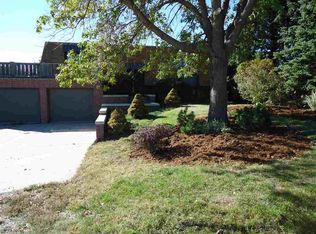 4 Crestview Dr, Kearney, NE 68845