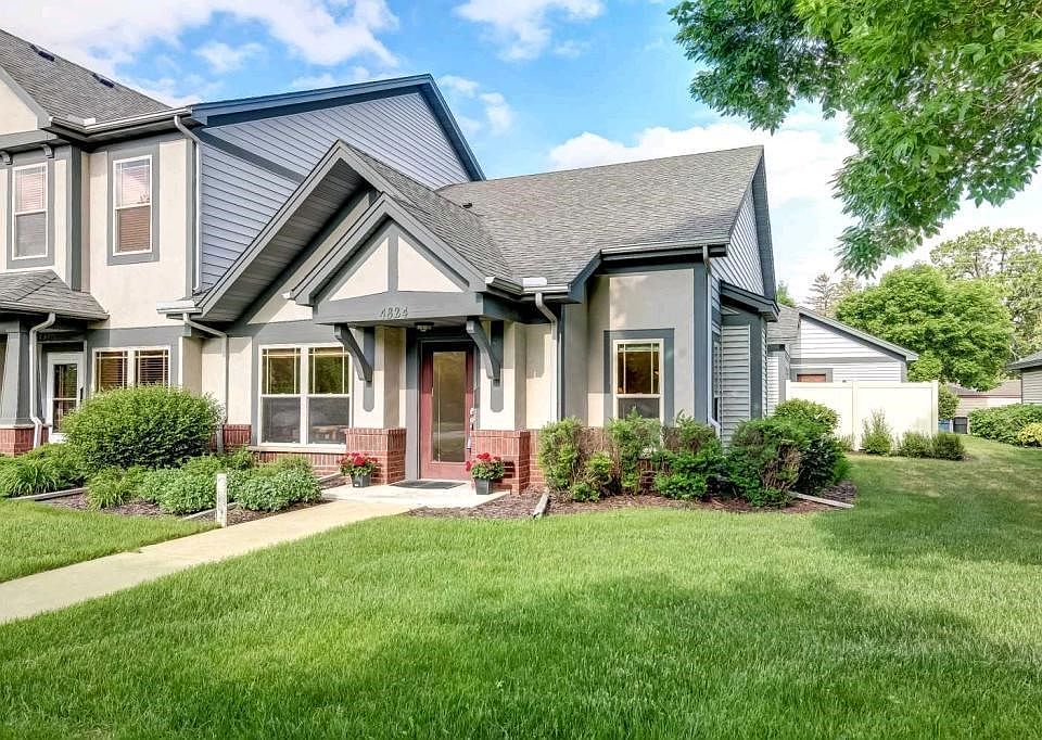 END-UNIT, ONE LEVEL TOWNHOUSE