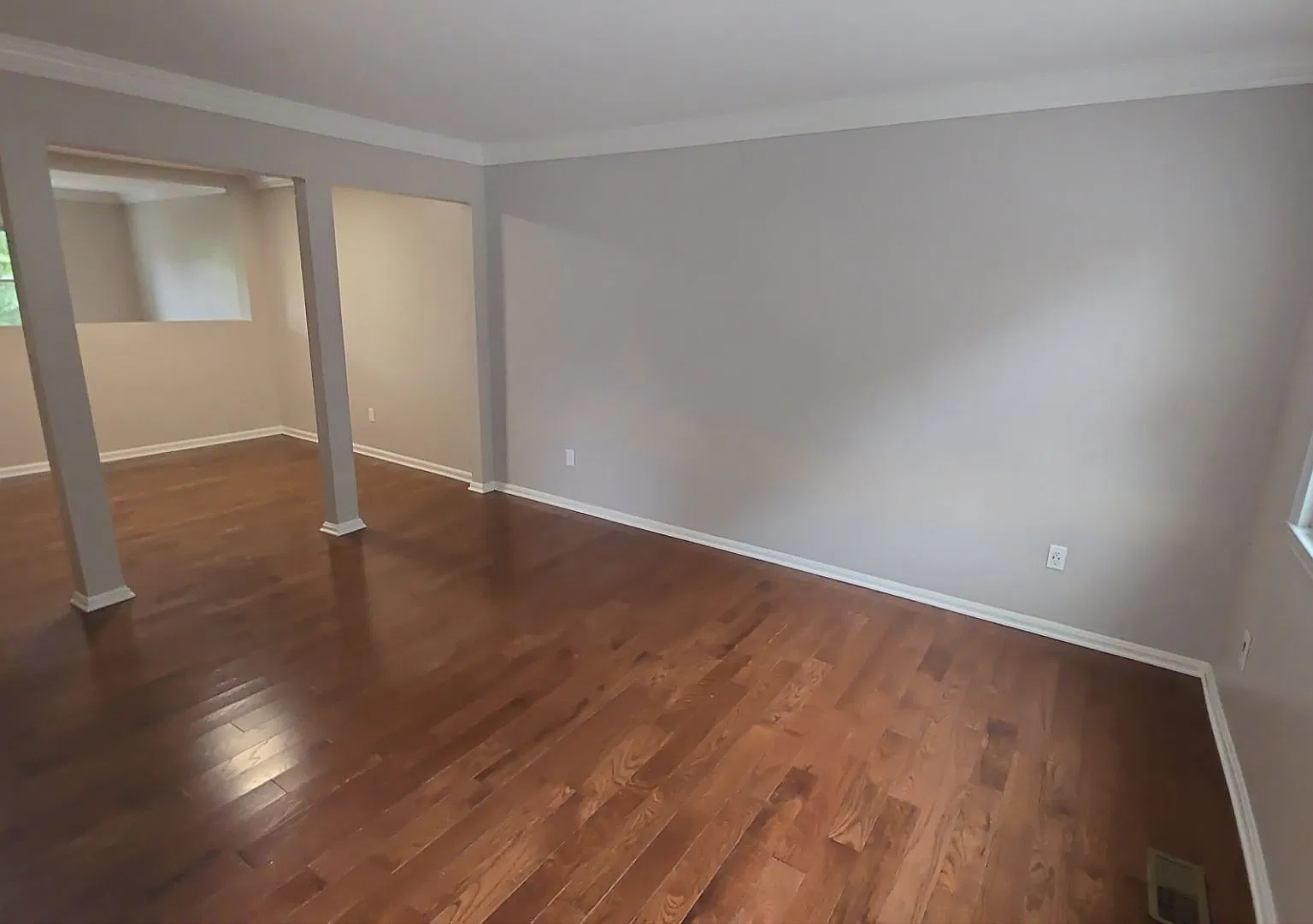3 Level Townhouse with Views — Photo 4