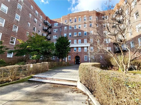 140 E 2nd St APT 4F, Brooklyn, NY 11218