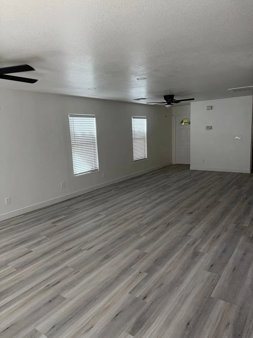 5-bedroom,2.5-bathroom house located in the desirable North Las Vegas. 89081 — Photo 2