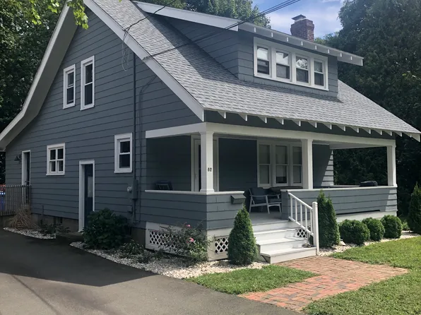 82 Grove St, Clinton, CT 06413