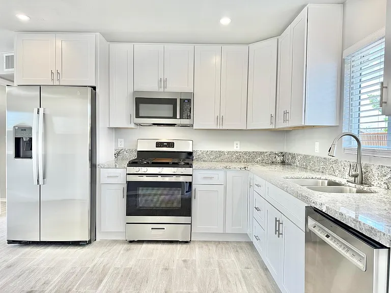 2824 N Woodland Ave #1 — Photo 8