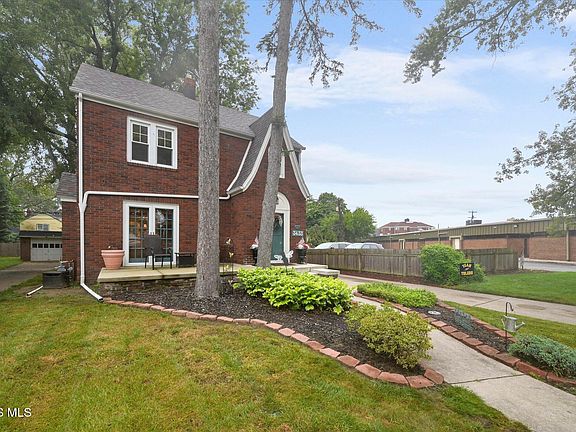 2nd image of 3433 Aldringham Rd