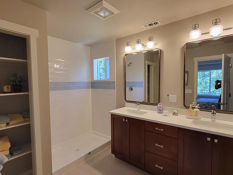 171 E Allynview Dr — Photo 2