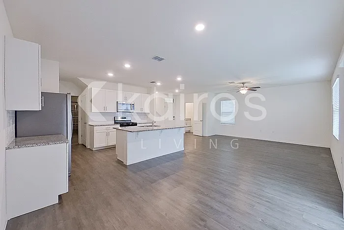 4 bed, 2.5 bath, 2007 sqft, $2,175 — Photo 4