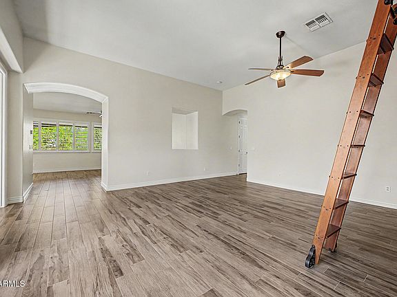 5th image of 3141 S SIERRA Street