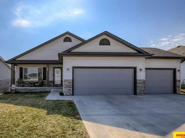 937 Hickory Hill Ln, Lincoln, NE 68521