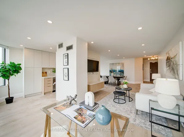 7420 Bathurst St #1103, Vaughan, ON L4J 6X4