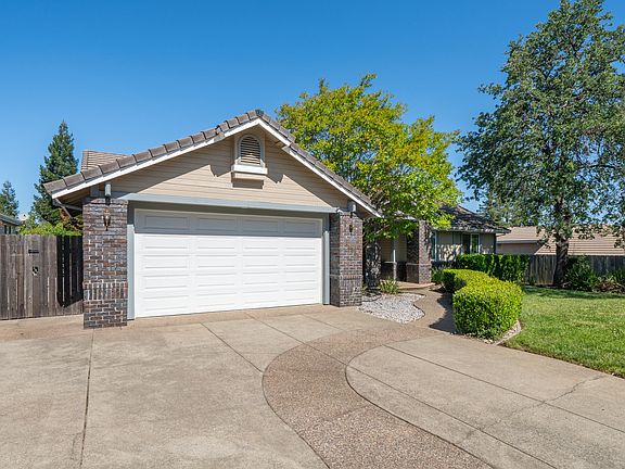 4th image of 3438 Showboat Ct