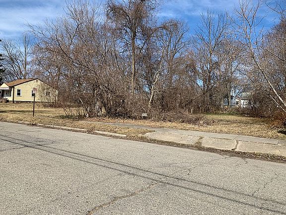 3rd image of 184 Hughes Ave