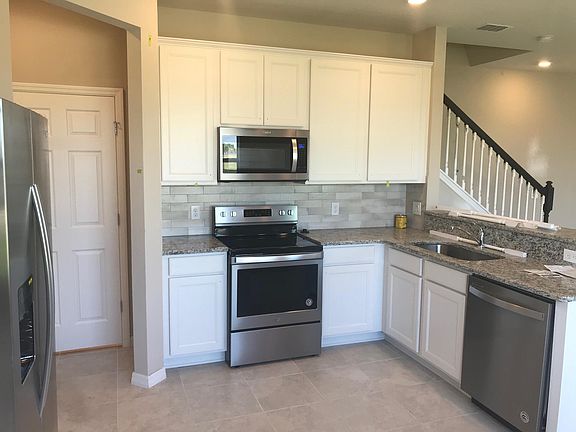 3rd image of 3875 Plainview Dr