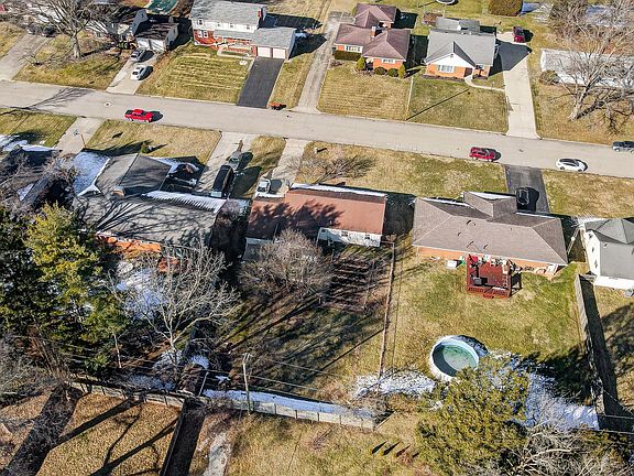 3rd image of 957 Shaw Dr