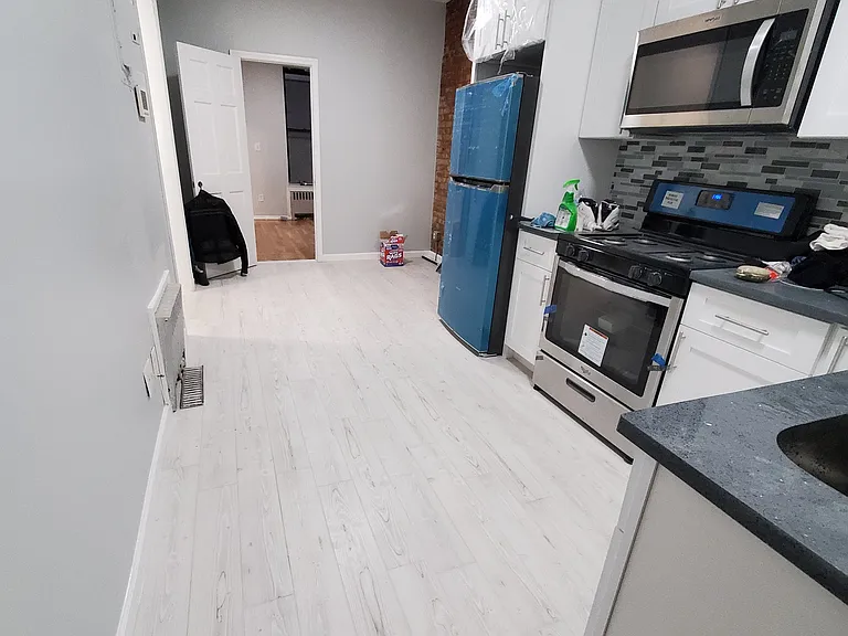 528 6th Ave #1R — Photo 2