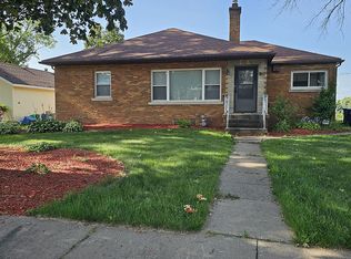 102 W Price St, Eldridge, IA 52748
