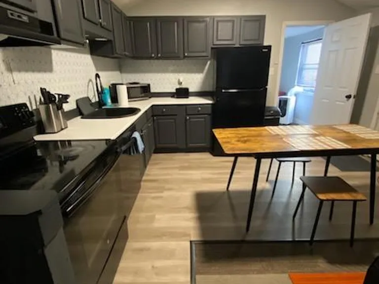 231 W Washington Ave — Photo 6