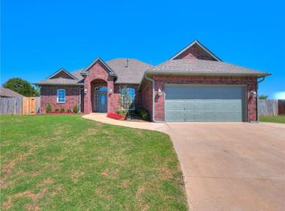 11505 Hampton Dr, Midwest City, OK 73130