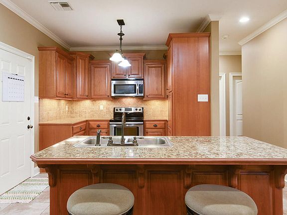 3rd image of 300 Old Heritage Ln