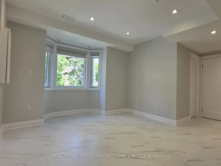 10 Lascelles Blvd #MAIN — Photo 23