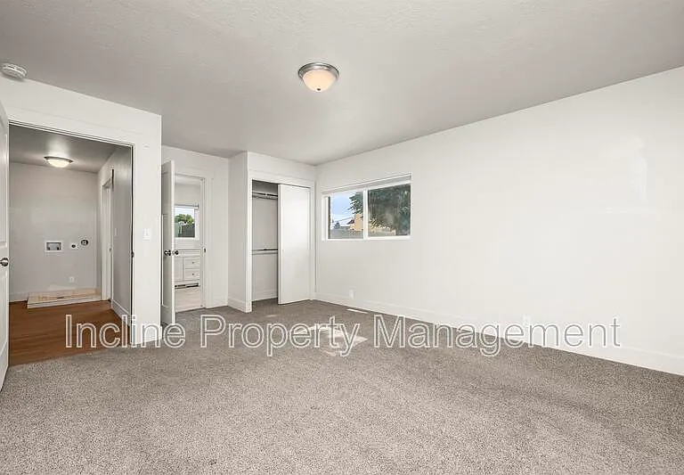 31 W 100 N — Photo 11