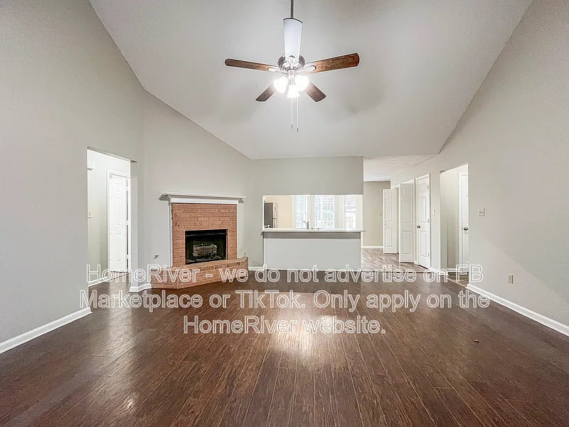 3 bed, 2.0 bath, 1362 sqft, $1,635 — Photo 2