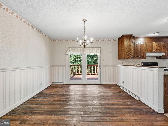 4th image of 1539 Harold Dr