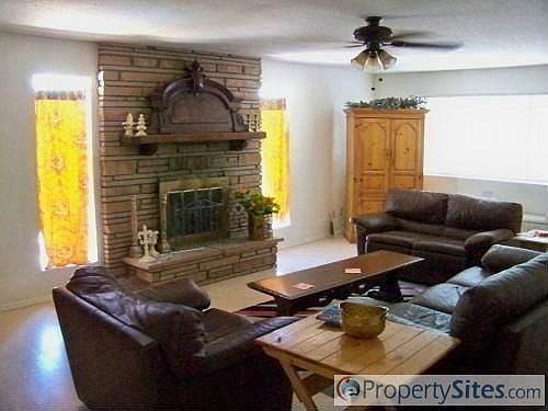 3rd image of 215 Greenway Dr