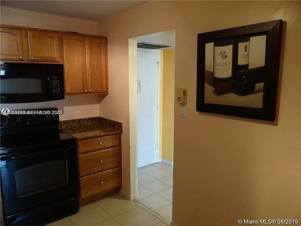 Watergate Condominium No — Photo 4