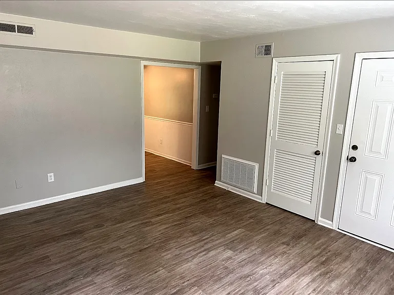 944 Floyd Ave SW #A — Photo 5