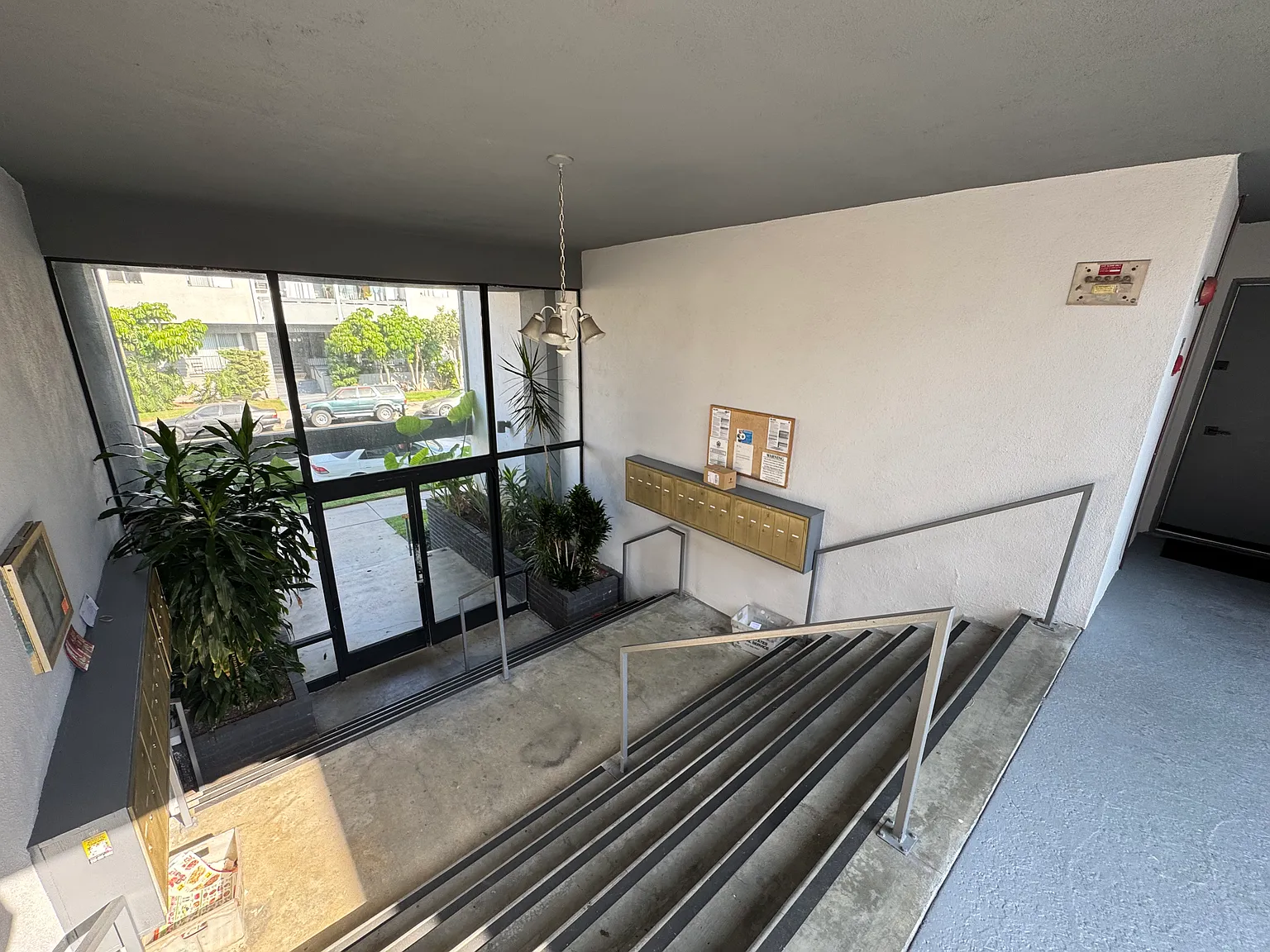 1165 N Normandie Ave — Photo 2