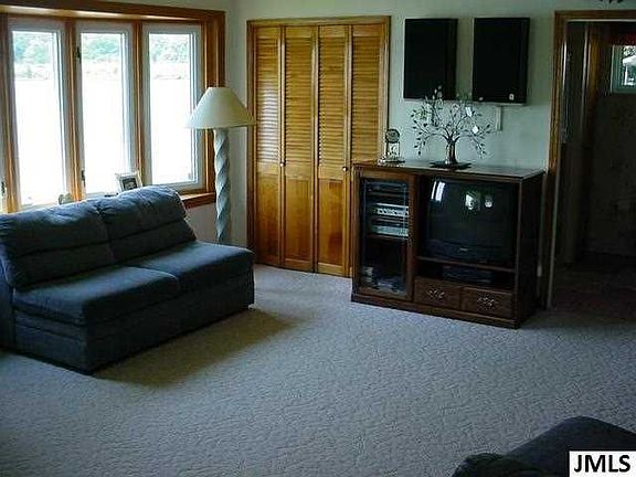 5th image of 11039 Oakwood Dr