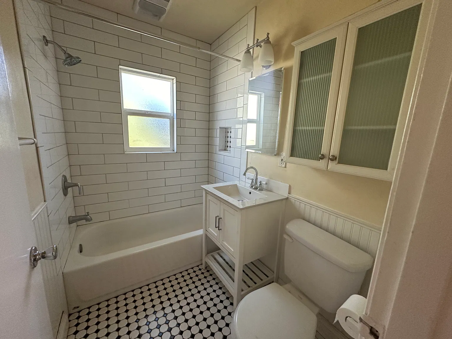 2 bed, 821 sqft, $3,100 — Photo 4