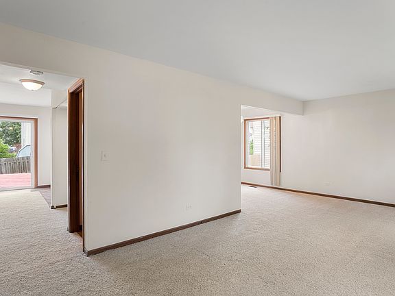 3rd image of 117 Southwood Cir