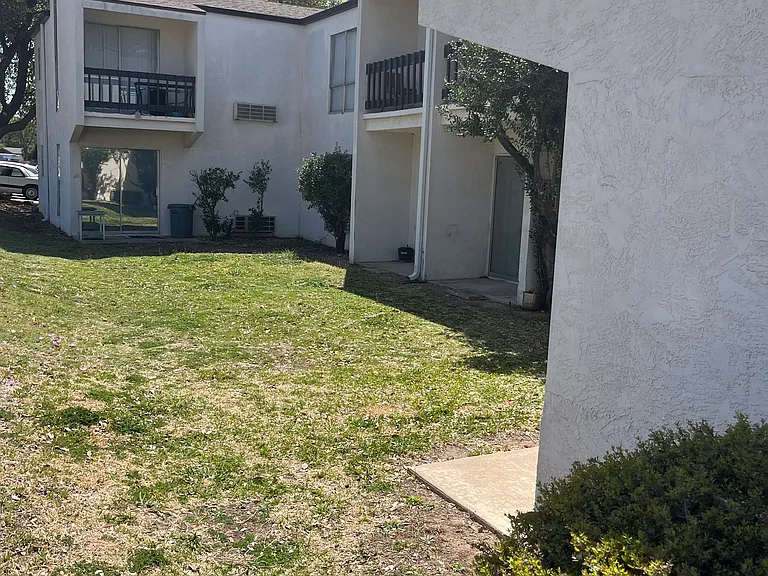 Oxford Court Apartments — Photo 6