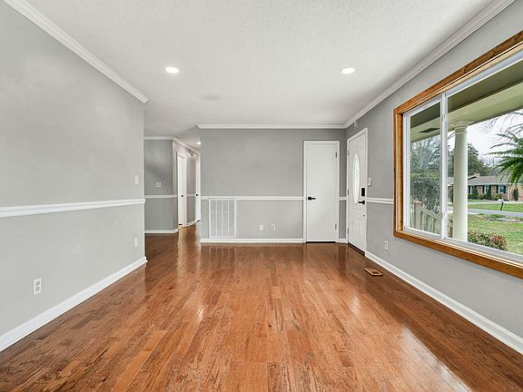 5th image of 4645 E Circle Dr NW